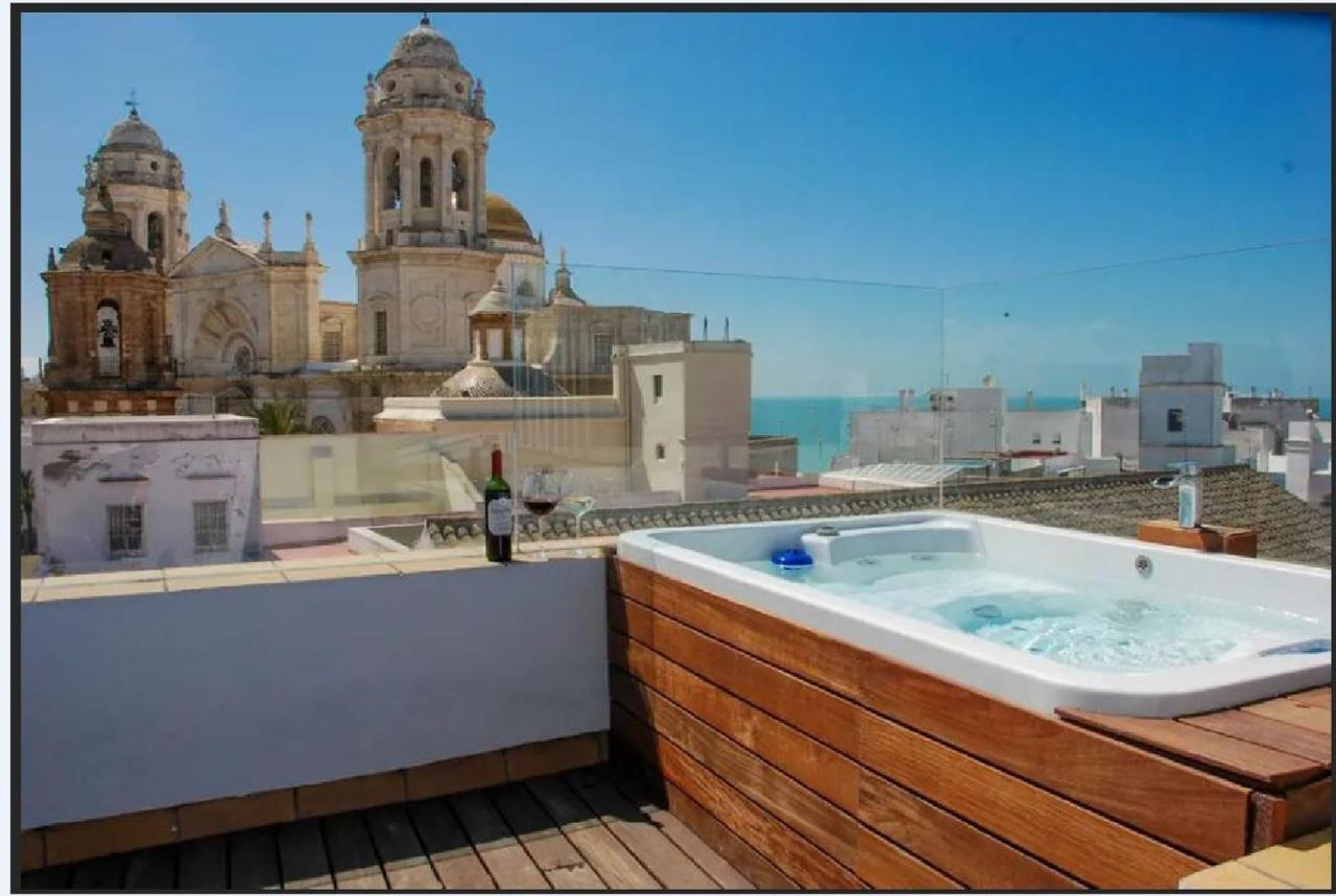 Appartamento ***** Attic With Impressive Views And Jacuzzi Cadice Esterno foto