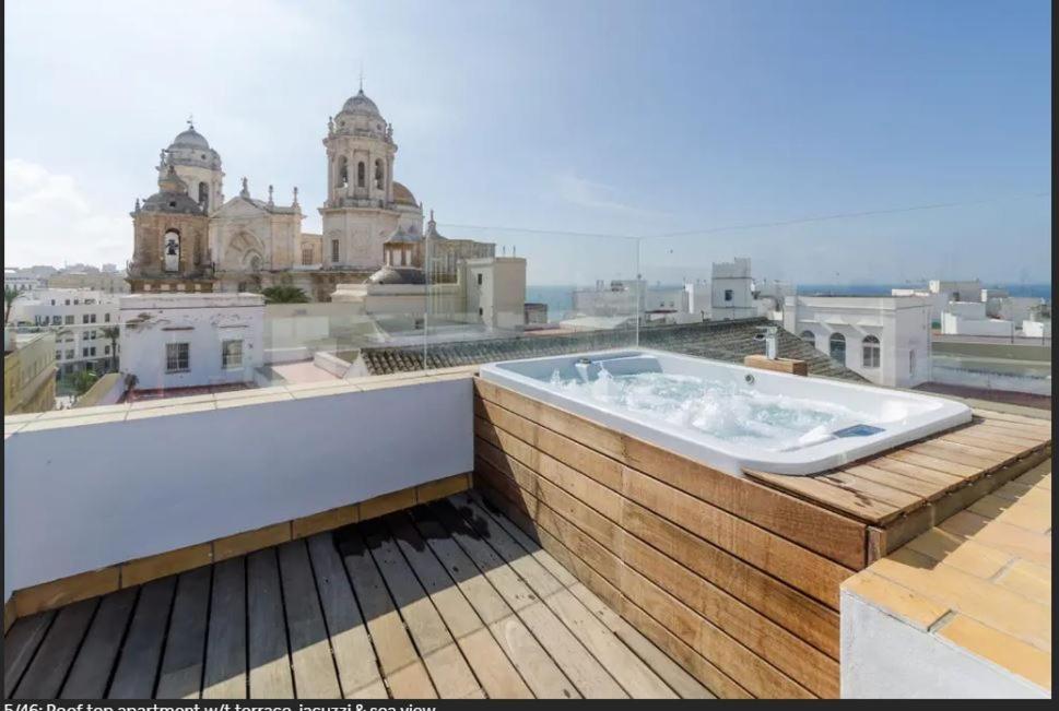 Appartamento ***** Attic With Impressive Views And Jacuzzi Cadice Esterno foto